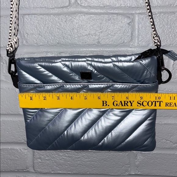 ๐ฆ Think Royln Diagonal Bum Bag. Pearl Gray/Ice Blue. Excellent Condition! - Picture 14 of 15